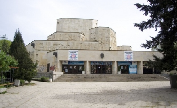 След силния обществен отзвук срещу планираното обезобразяване на сградата и