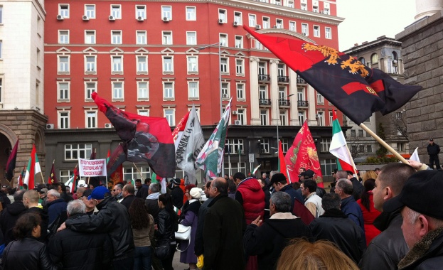 ВМРО: Орешарски избяга с кортеж от протест в София