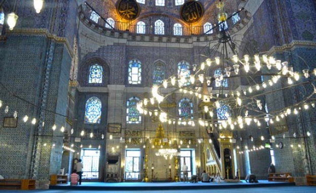 Започва свещеният за мюсюлманите месец Рамазан Религиозните постят духовно и