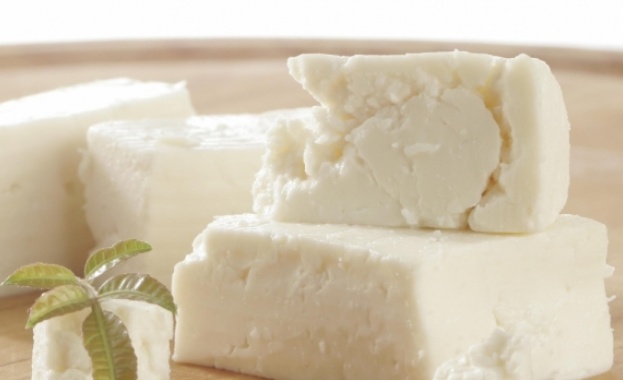 Близо половин тон имитиращ продукт, представян като сирене, беше иззет от мандра в поморийско село