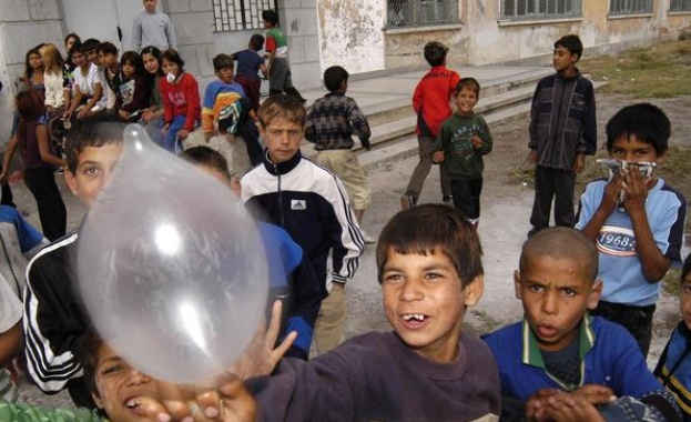 Десетки милиони похарчени за образование на ромите без видим резултат