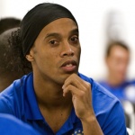 След месец в затвор и още 4 под домашен арест, Роналдиньо вече е свободен