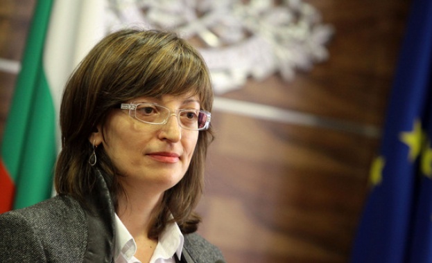 НС гласува кандидатурата на Захариева за министър на правосъдието