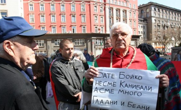 Две пенсионерски организации протестираха пред НС с искане за преизчисляване на пенсиите