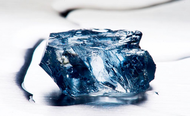 Учени откриха, че редките сини диаманти се формират на дълбочина от 660 километра