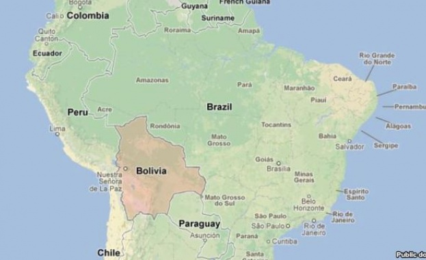 Най малко 37 души загинаха при катастрофа между два автобуса в