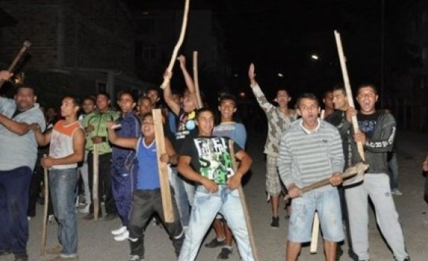 Роми нападнаха майка с дете в Бургас