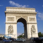 Опаковането на Триумфалната арка по проекта на Кристо върви с пълна сила