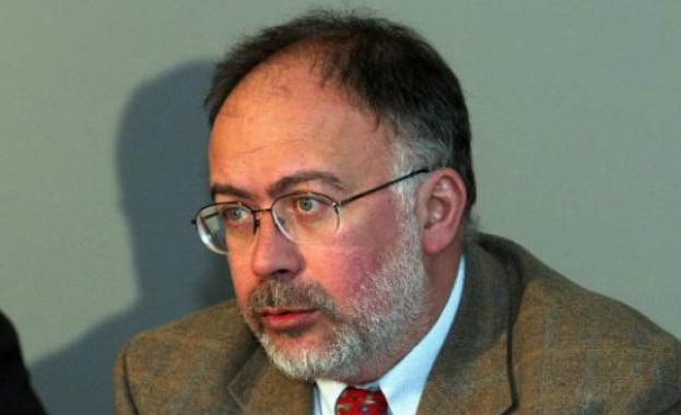 Правосъдният министър Данаил Кирилов подаде оставка Ще успокои ли това