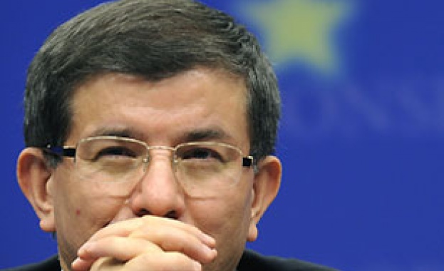 Давутоглу за България: костелив орех, който трябва да се обработва непрекъснато