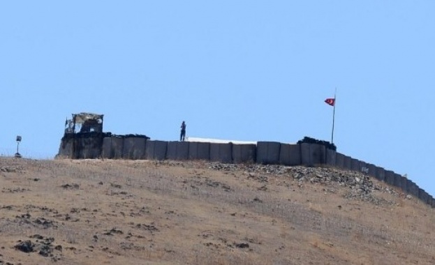 Турция издига стена по границата със Сирия