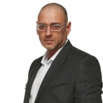 Любен Дилов-син представя книгата си „Български антинародни приказки" в София и Варна