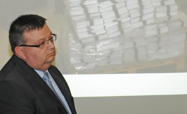 Цацаров поиска наказания за двама прокурори, изпили 6 ракии, 2 уискита и 2 бири в работно време