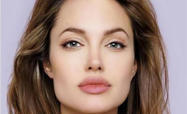 Джоли атакува Белия дом?