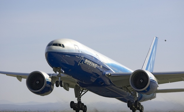 Още един Boeing 777 се наложи да кацне аварийно след
