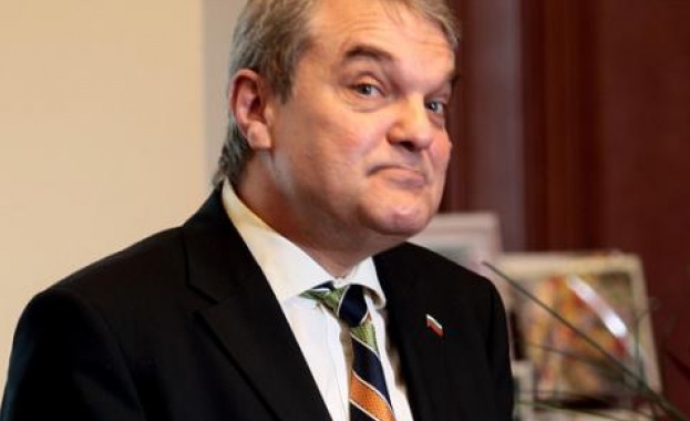 Румен Петков: Спокоен съм, премиерът лично залови седем покемона