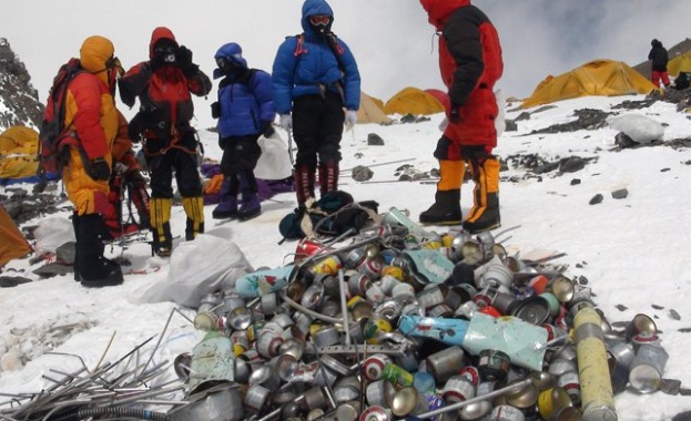  Растителността на Еверест се изкачва все по-високо, предупреждават учени 