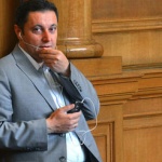 Шефовете на ДФ "Земеделие" са диалектно грухтящи барбарони