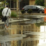 Пороите потопиха и "Слънчев бряг", на туристите не им пука