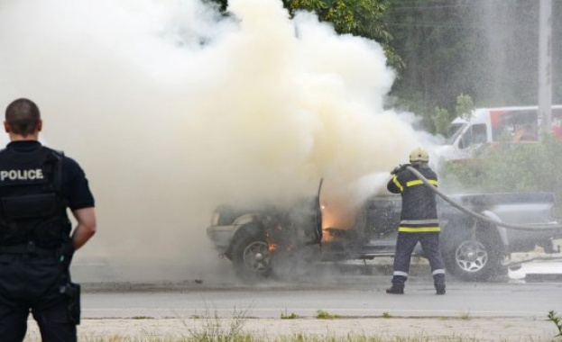 Подпалиха четири автомобила на съветник от ГЕРБ