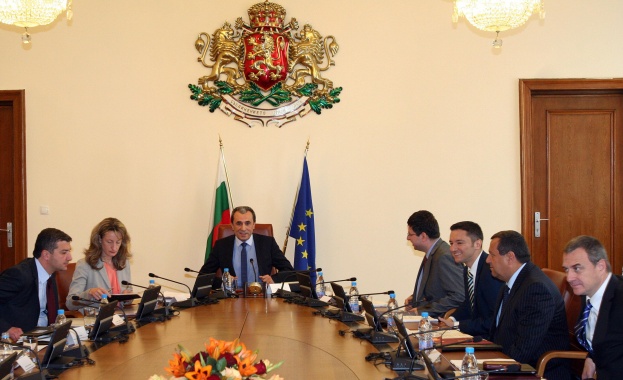 Властта се отчита за първите си шест месеца управление