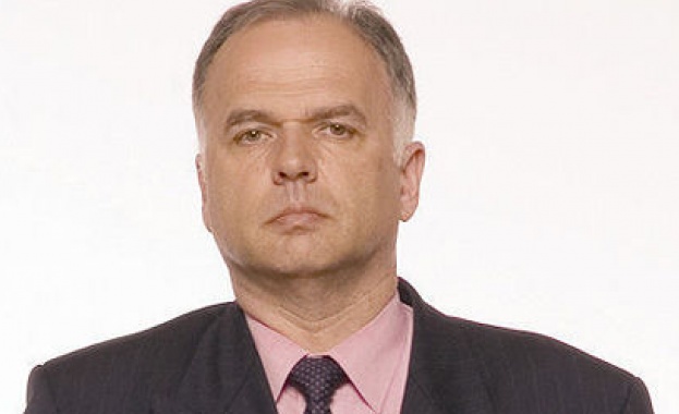 Боян Чуков: Хилъри Клинтън ще продължи да тласка света към война