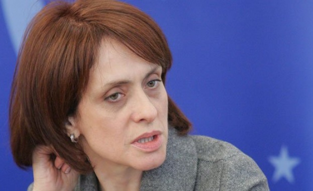 Посланикът ни в Турция Надежда Нейнски остана в България и по време на изборите
