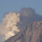 Вулкан изхвърли стълб пепел на височина 5 километра в Русия