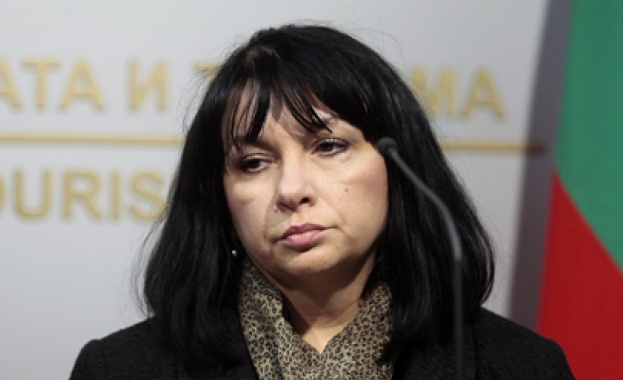 Министър Петкова: До 2-3 на сто по-скъп ток след 1 юли