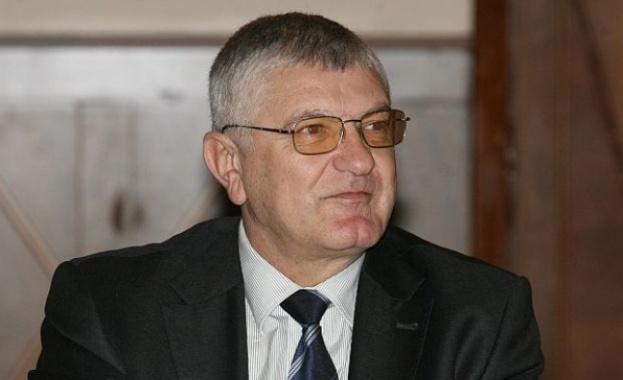 Ако човешката глупост можеше да лети, някои хора нямаше да кацнат на земята