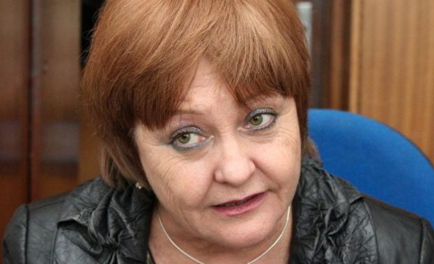 Проф. Донка Байкова: Леки храни и достатъчно течности са задължителни през лятото 