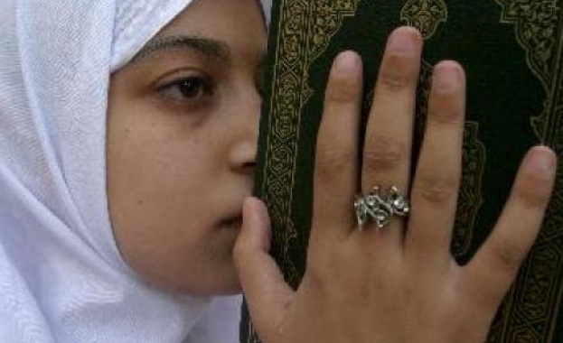 Гръцкото МВнР осъди четенето на корана в „Света София“