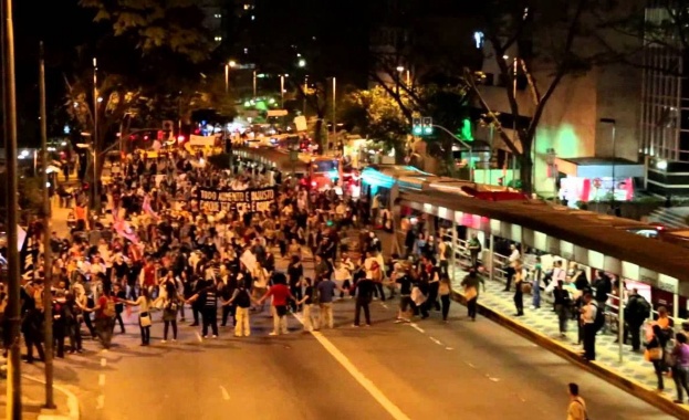 Бразилия надхвърли половин милион починали с Ковид-19; започнаха антиправителствени протести