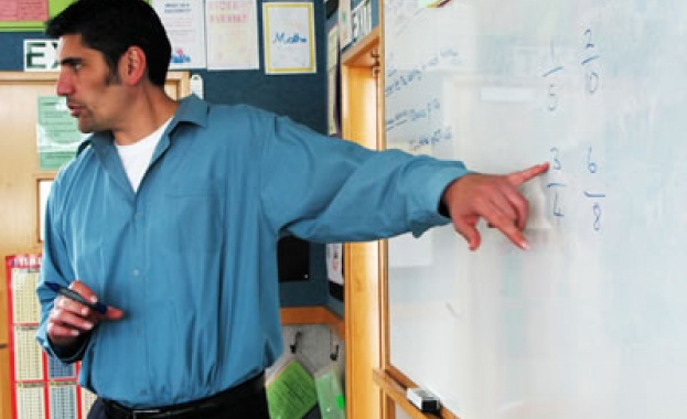 Вдигат учителските заплати с 15 процента от септември