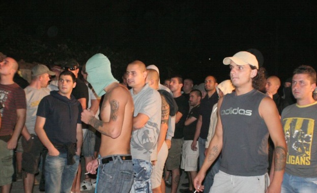 Полицията с акция срещу футболните агитки