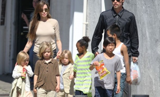 И шестте деца на Джоли ще участват в „Клеопатра” 