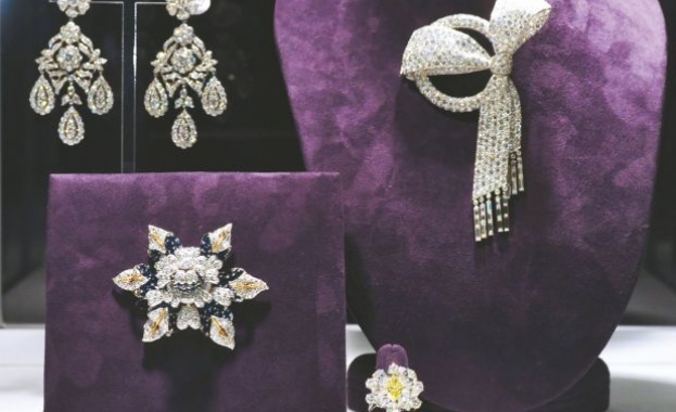 Хванаха българка 1500 бижута "Сваровски"