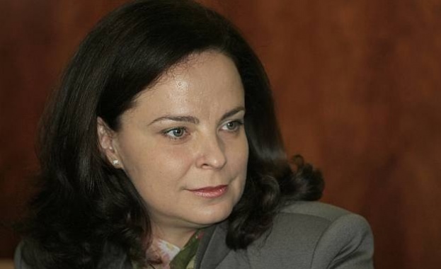 Болниците ще си получат парите, увери министър Андреева