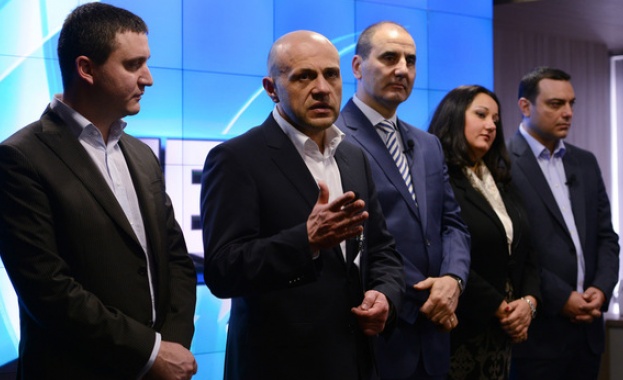 ГЕРБ поздравяват студентите в аванс 