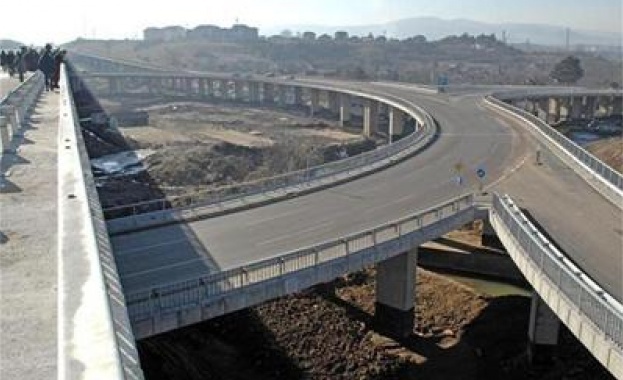 До 28 август движението в участък от около 800 м