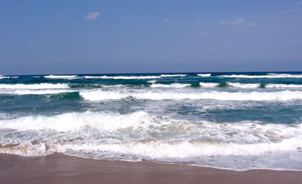 Фекални води се изливат в морето край Черноморец 