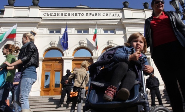 Промените в законите за бежанците и за митингите са отхвърлени на първо четене