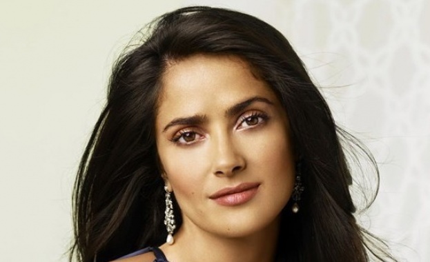 Салма Хайек цяло лято в България