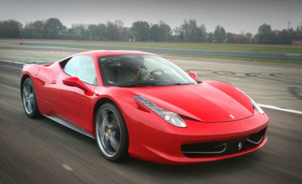 72 ферарита и двойно повече бентлита се карат у нас 