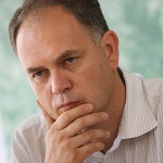 Трябват послания, за да разберат 17-годишните, че светът не е екстеншъни и лакирани нокти, нито "Клати го, клати"