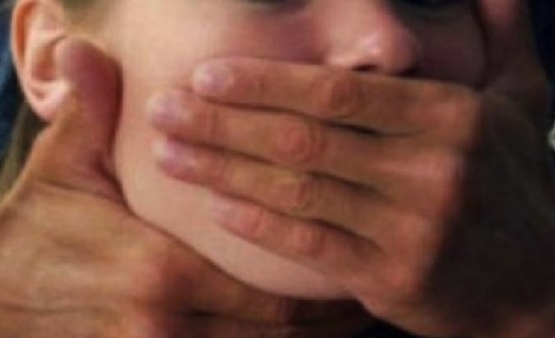 МВР разследва брутално изнасилване на млада майка в автобус 