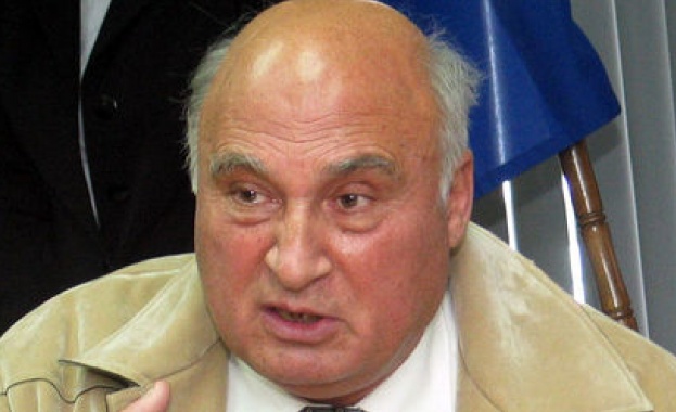 Цар Киро нападна журналист в центъра на Пловдив