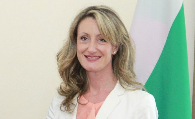 Златанова представя новото единно лого на еврофондовете