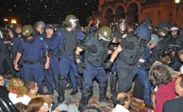 Двама задържани след акция на Ранобудните 