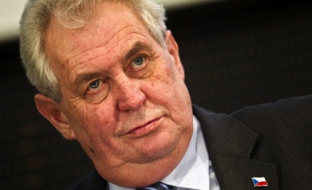 Президентът на Чехия Милош Земан е откаран днес във военната